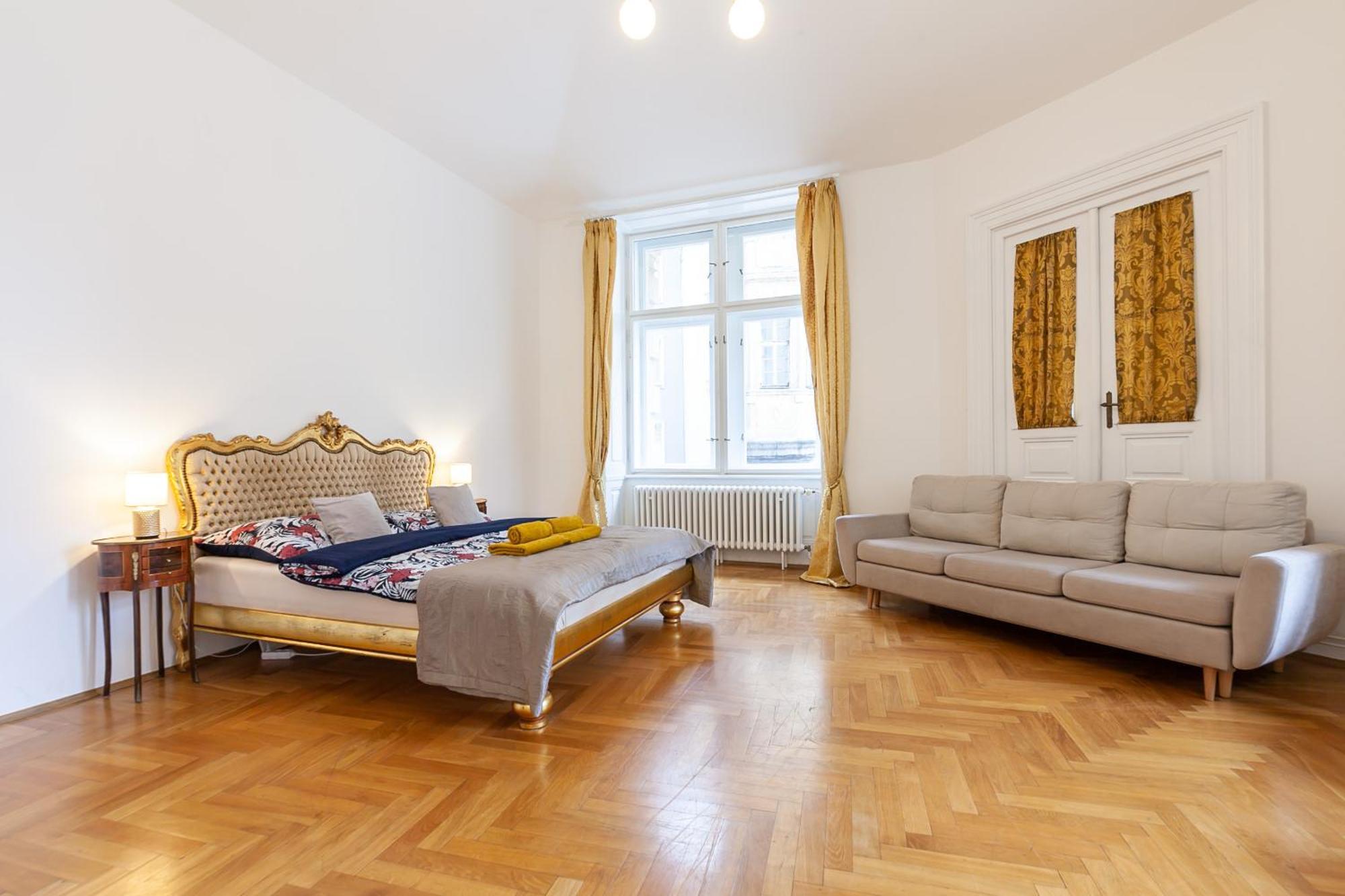 Royal Apartment By Charles Bridge View Of Saint Nicholas Church Apartmán Prague