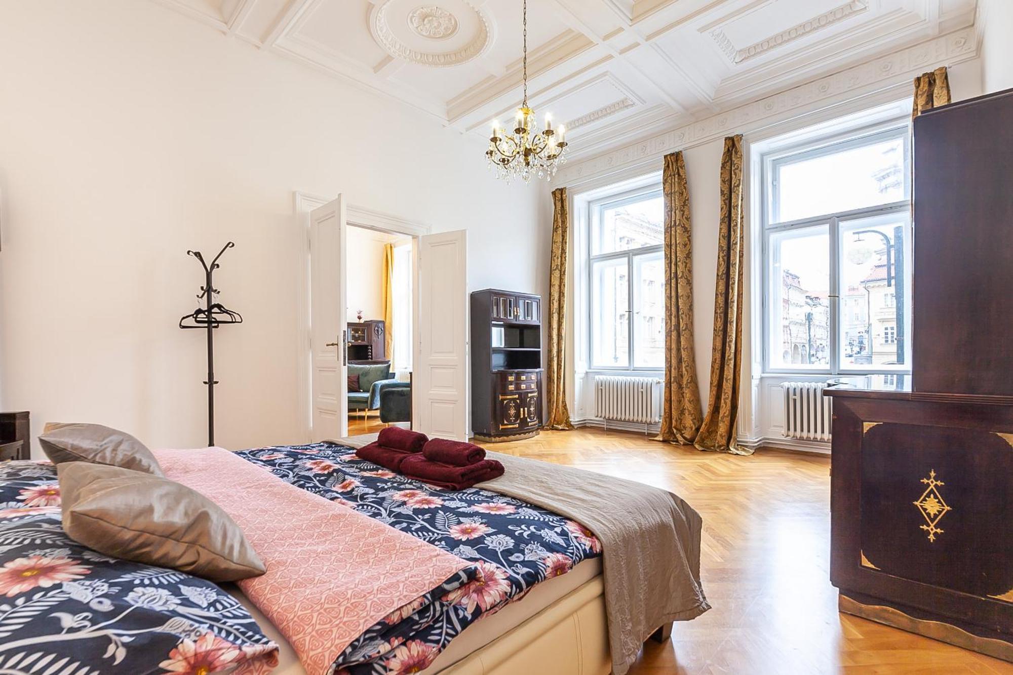 Royal Apartment By Charles Bridge View Of Saint Nicholas Church Apartmán